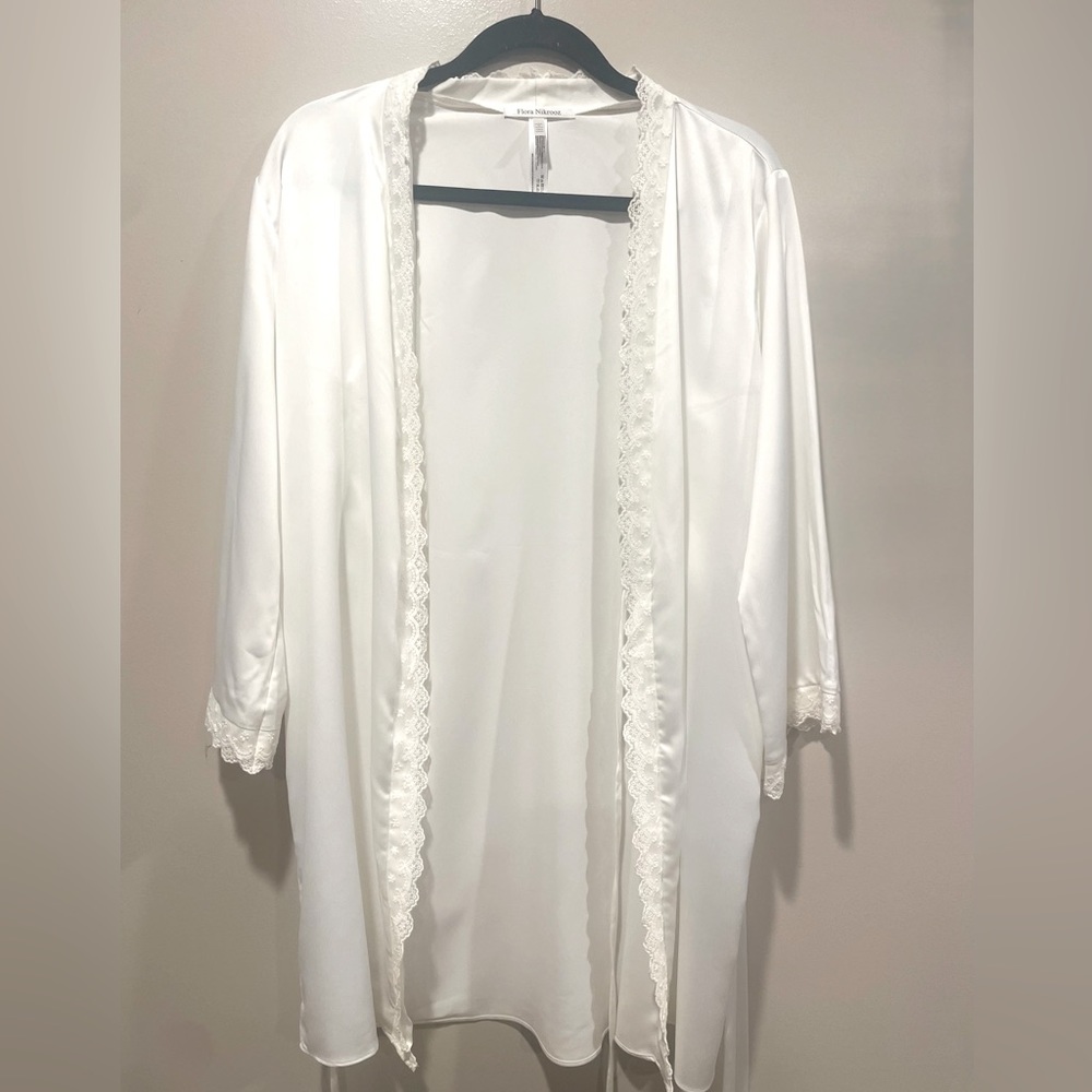 NWT Flora Nikrooz lace trim robe bridal xs/s